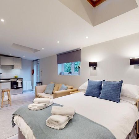 Wimbledon Studios Лондон Экстерьер фото