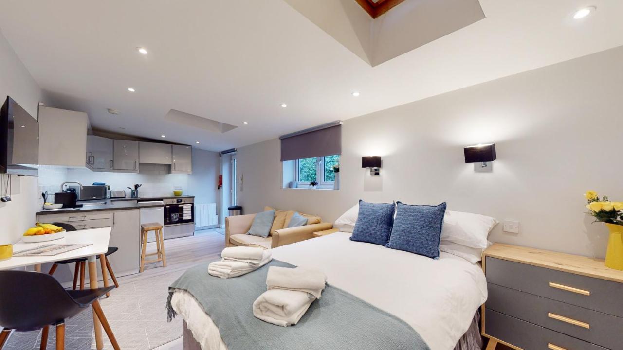 Wimbledon Studios Лондон Экстерьер фото